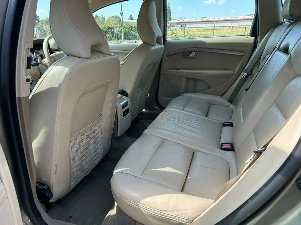 2011-volvo-xc70-24td-d5-se-lux-215bhp-geartronic-big-25
