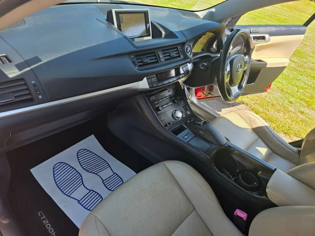 2011-lexus-ct-200h-18-se-l-premier-big-22