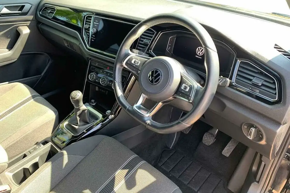 2021-volkswagen-t-roc-15-tsi-black-edition-big-5