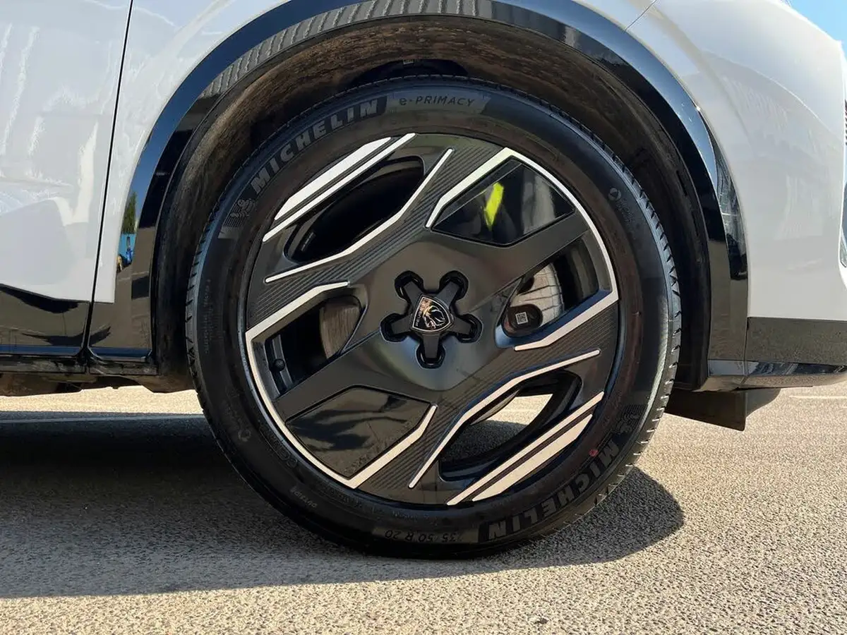 2024-peugeot-5008-suv-big-17