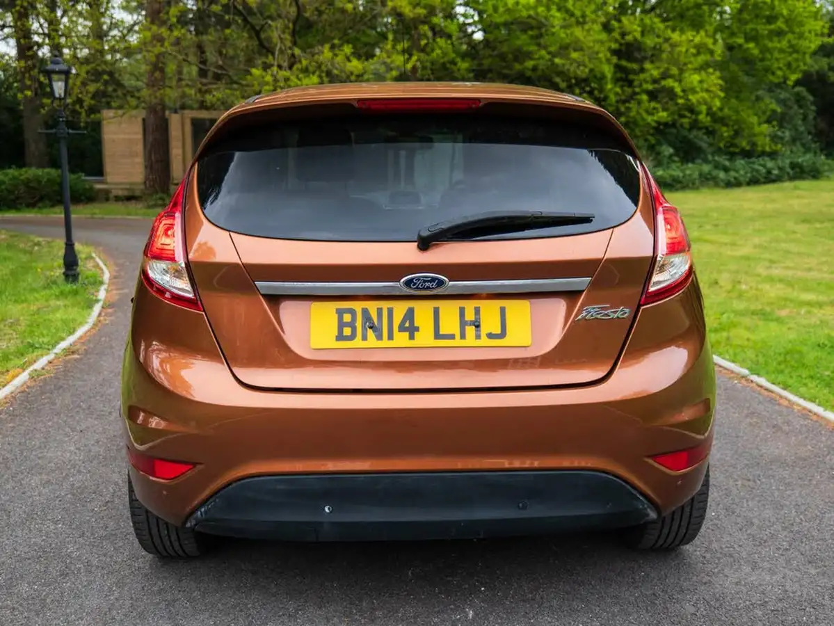 2014-ford-fiesta-10-titanium-80ps-ss-5d-big-26