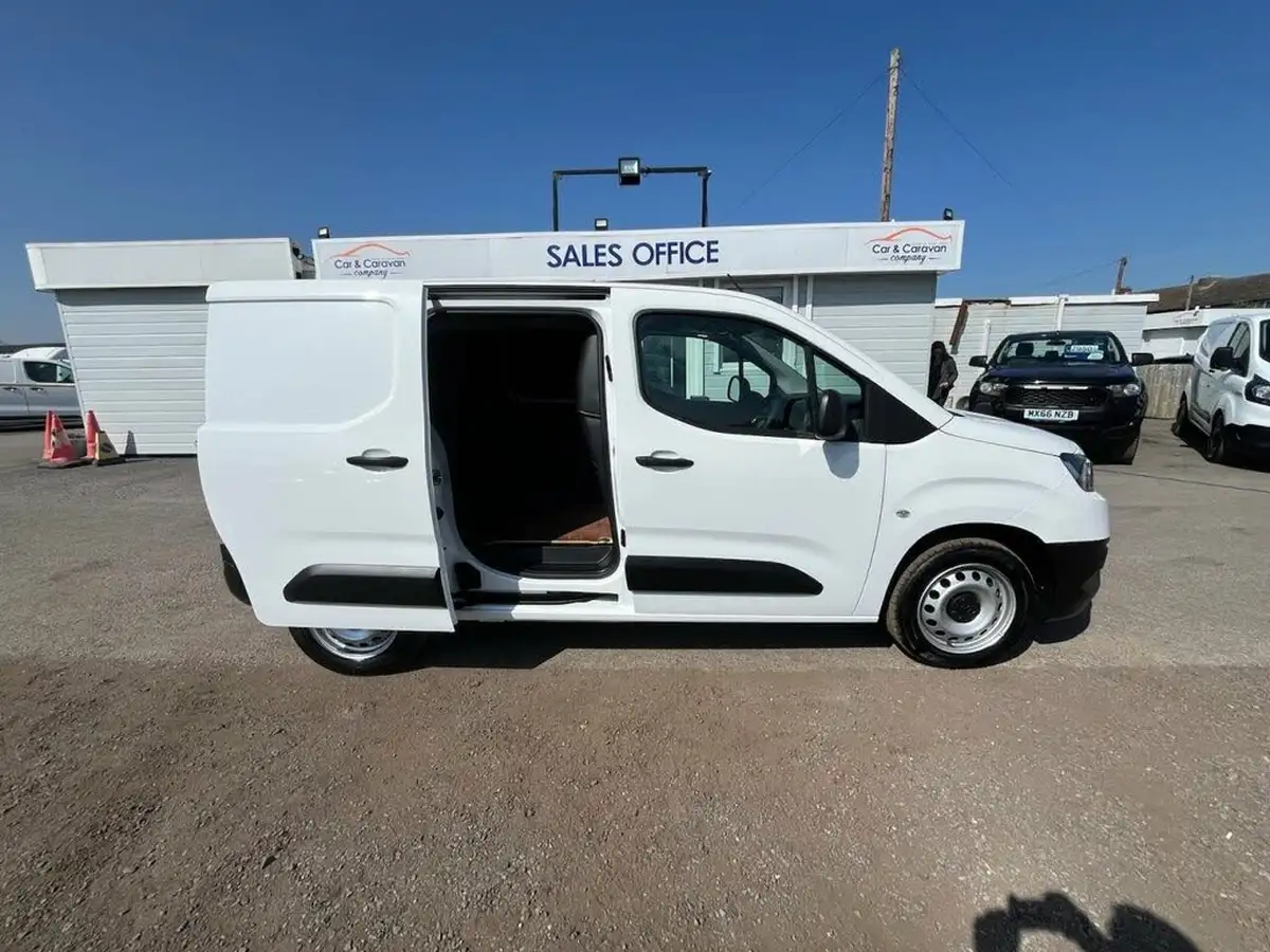 2022-toyota-proace-city-15d-active-big-40