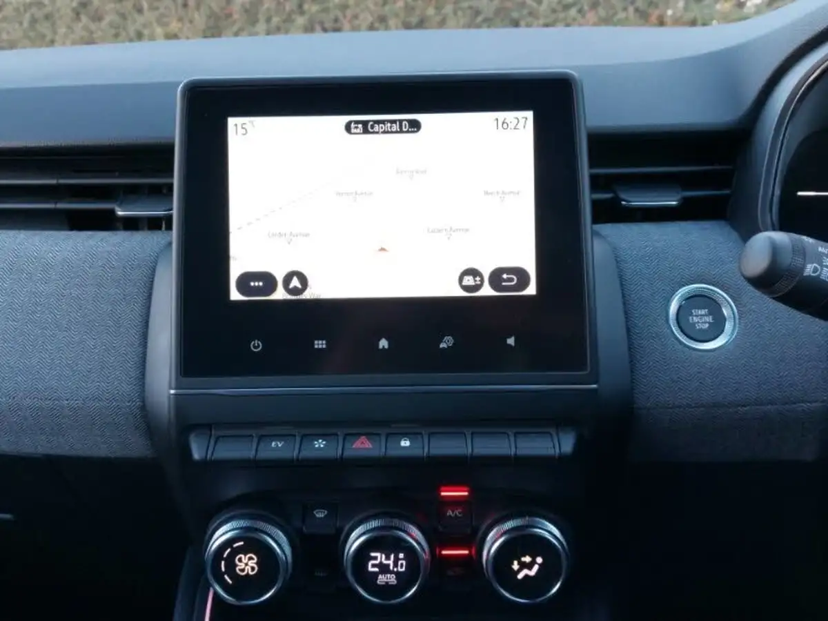 2024-renault-clio-16-techno-big-9