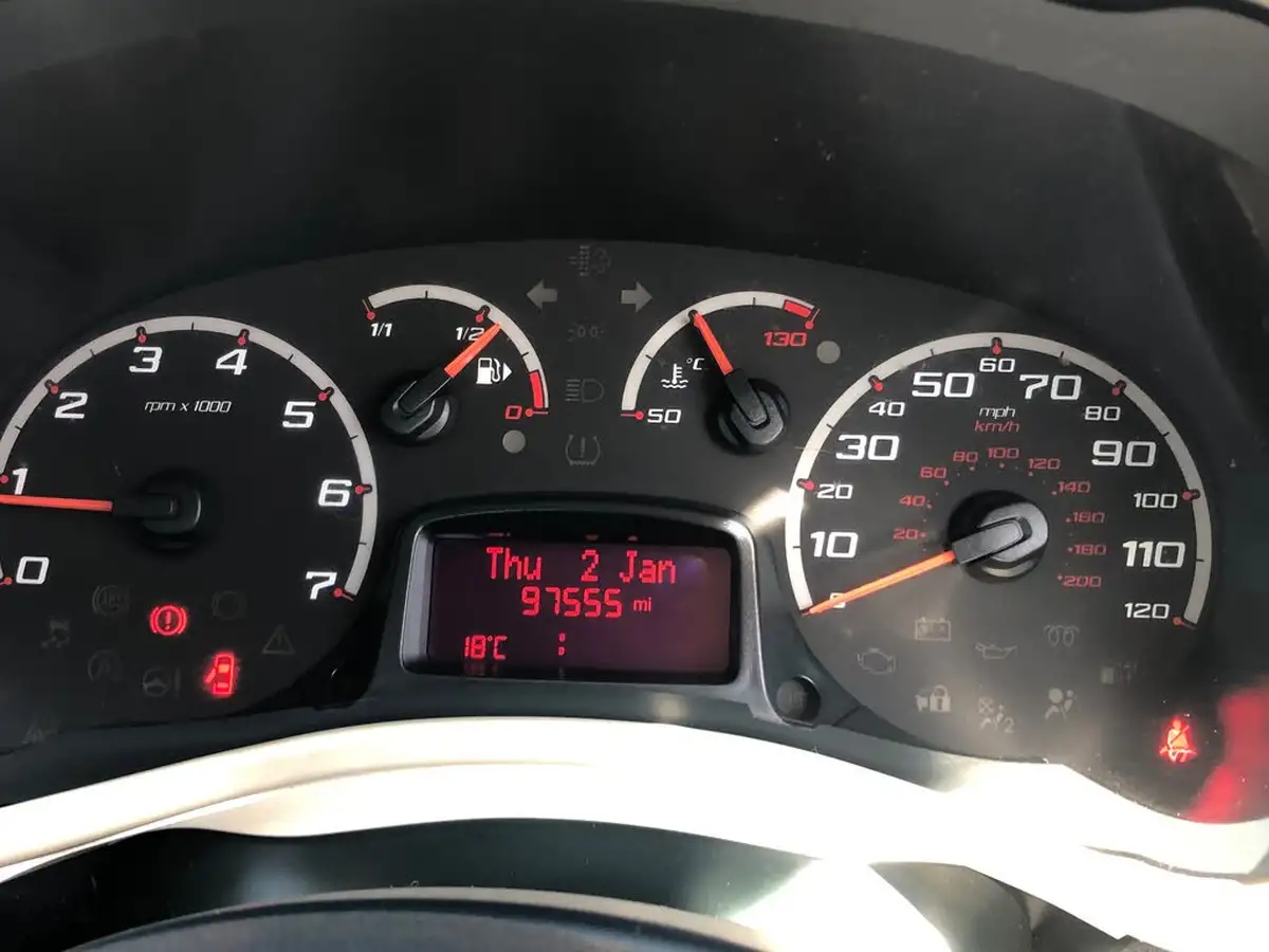 2015-ford-ka-12-zetec-big-16