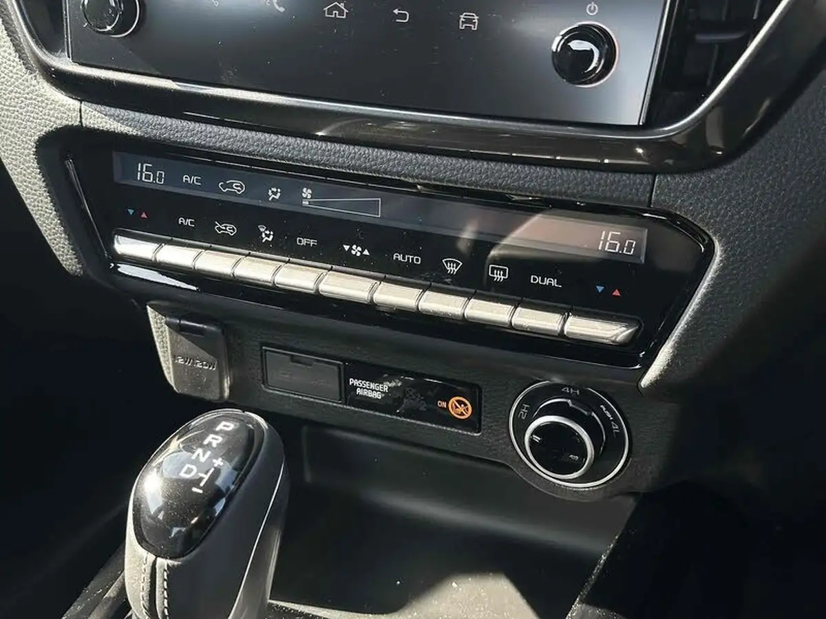 2025-isuzu-d-max-19td-v-cross-steel-edition-auto-big-36
