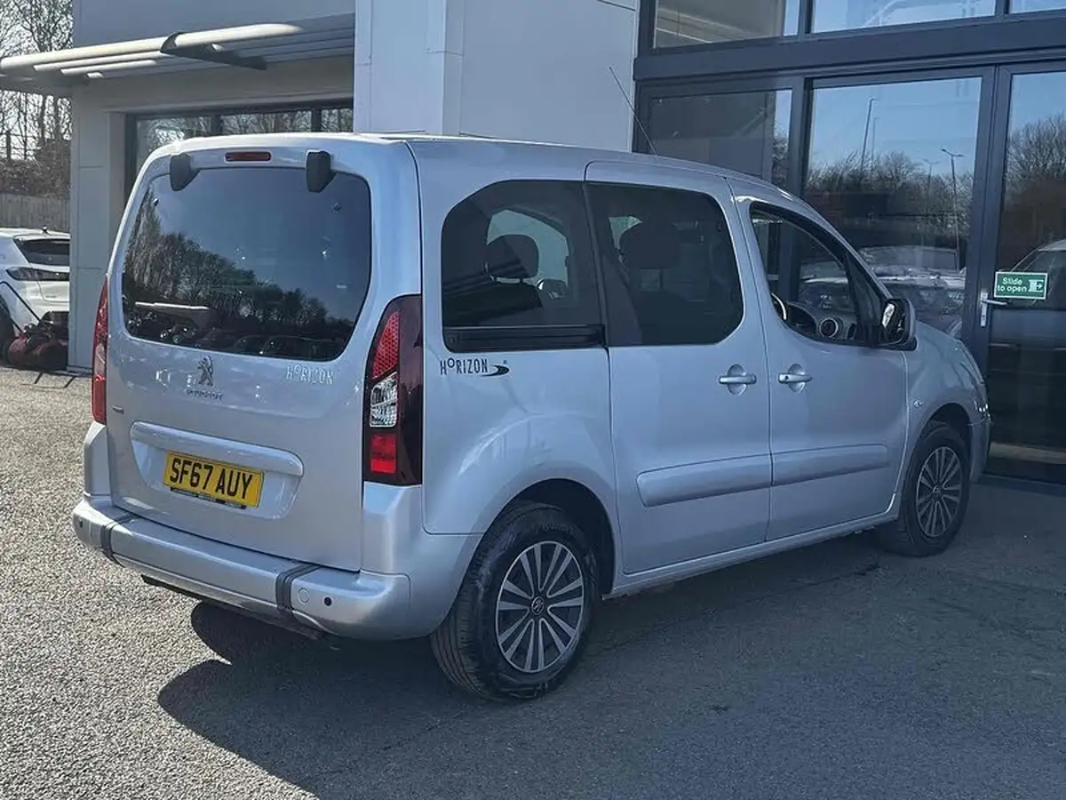 2017-peugeot-partner-big-8