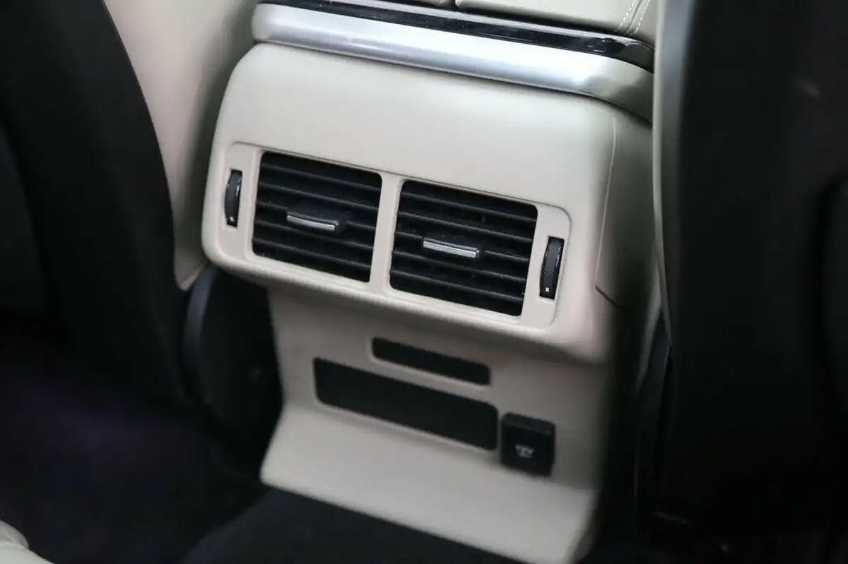 2019-land-rover-range-rover-velar-20-d240-r-dynamic-hse-big-34