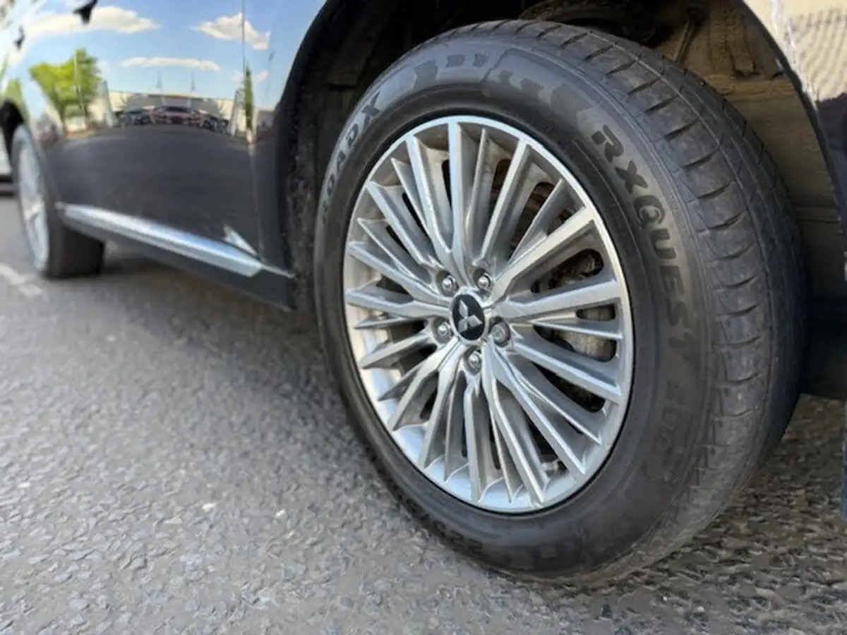 2021-mitsubishi-outlander-24-exceed-phev-big-26