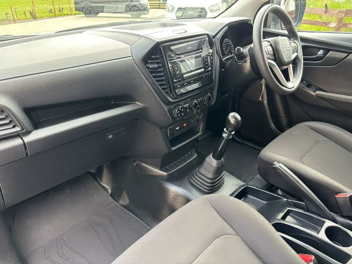 2021-isuzu-d-max-19td-utility-4x4-double-pickup-big-18