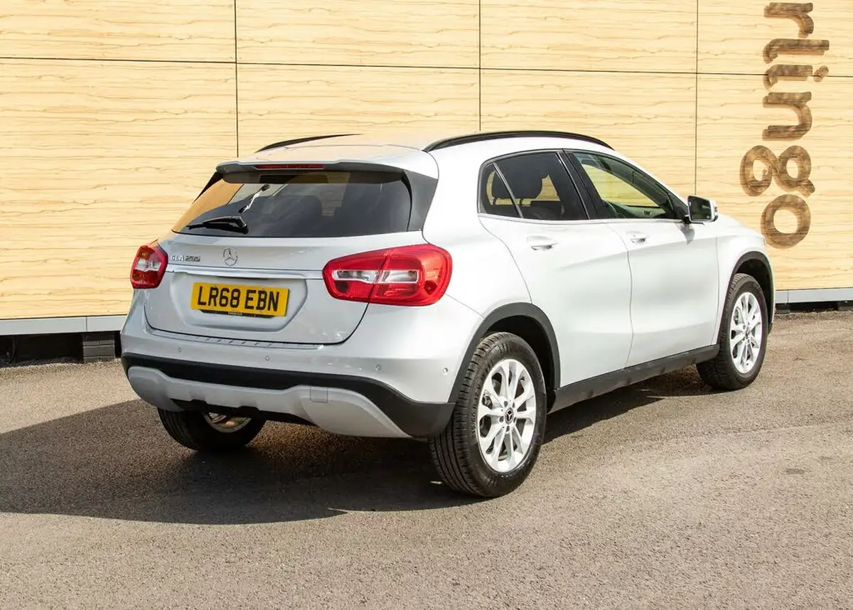 2018-mercedes-benz-gla-class-16-gla-200-se-156ps-executive-7g-dct-big-2