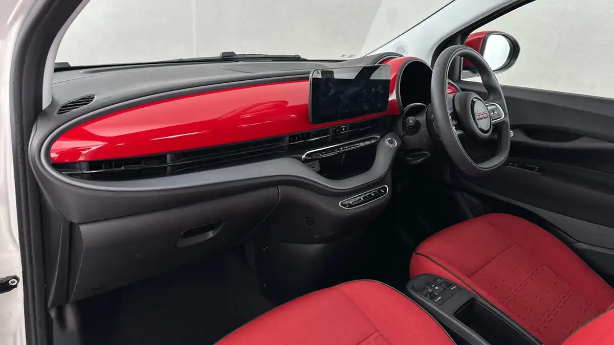 2022-fiat-500-e-red-117bhp-big-9
