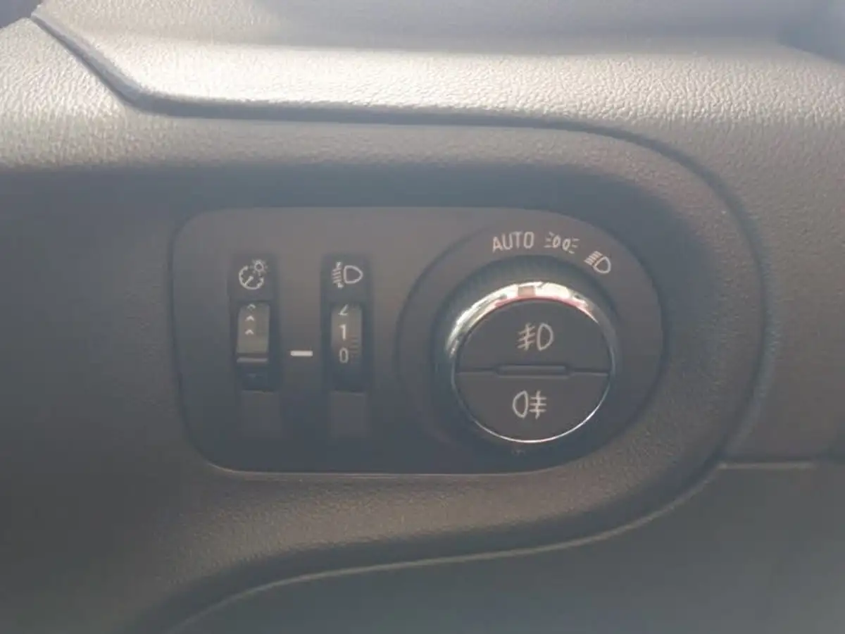 2021-vauxhall-grandland-x-12-griffin-auto-big-13