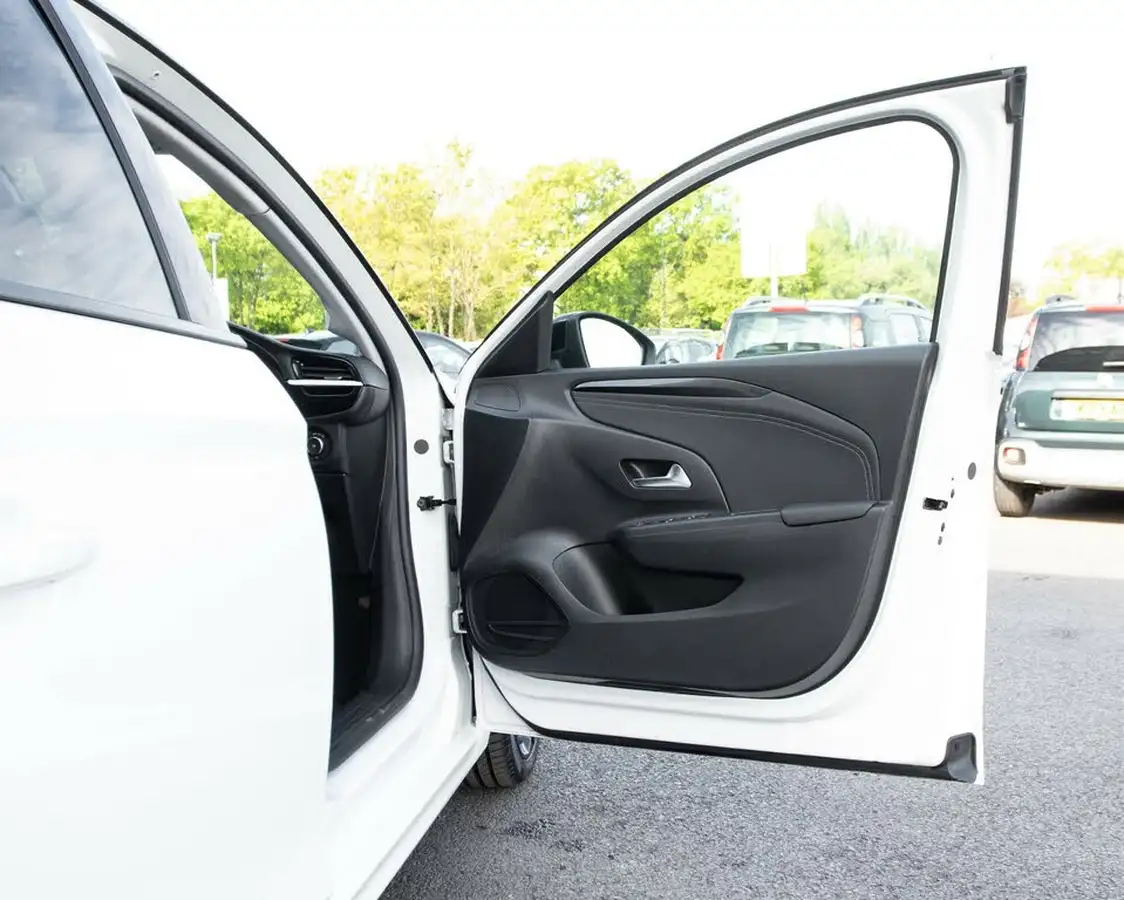 2021-vauxhall-corsa-12-turbo-griffin-edition-big-13