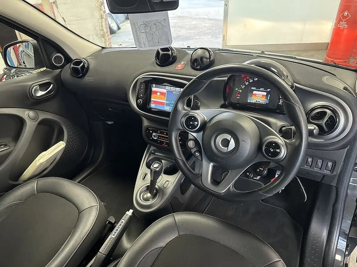 2017-smart-forfour-09-brabus-premium-big-8