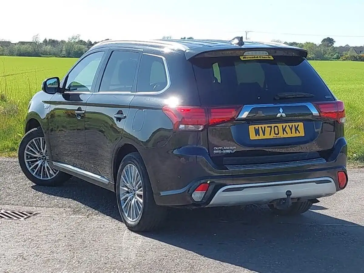 2020-mitsubishi-outlander-24-dynamic-phev-big-1