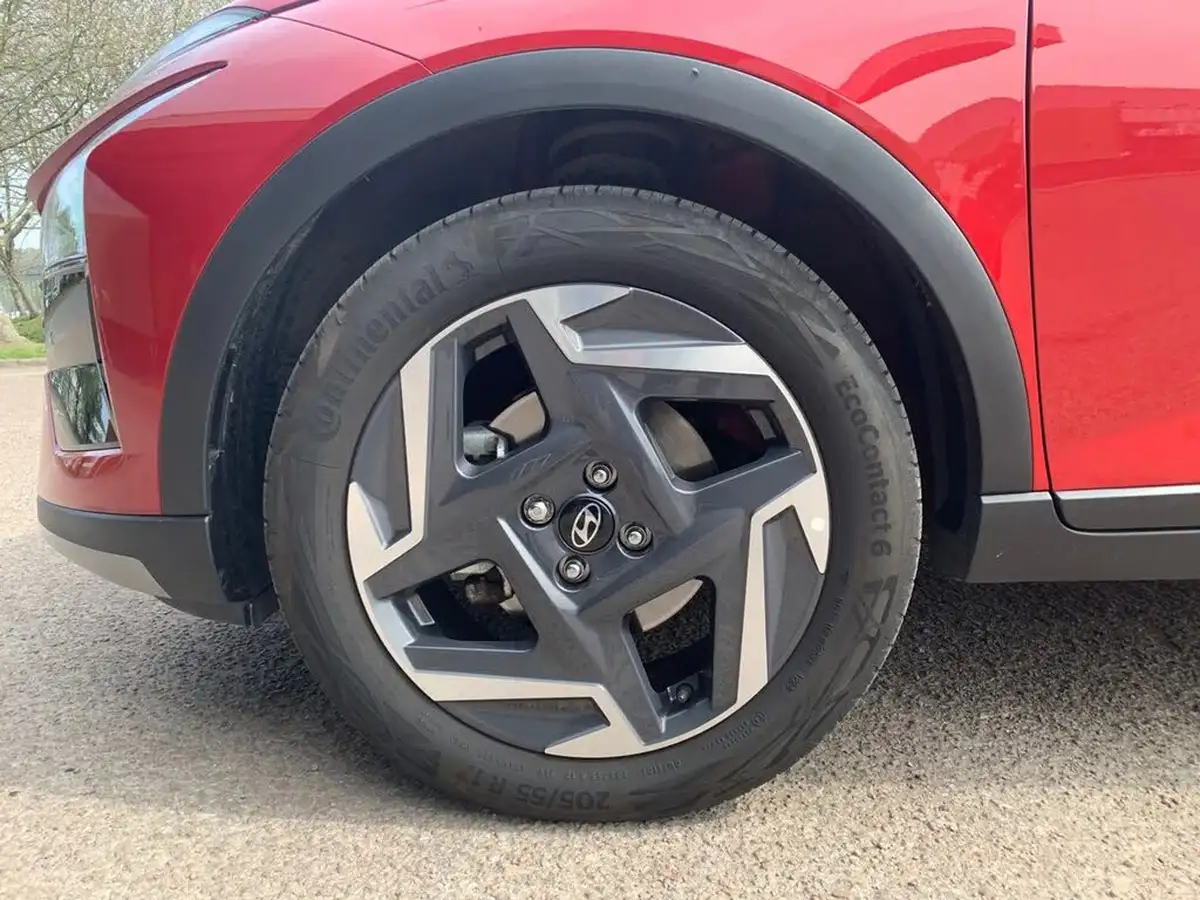 2024-hyundai-bayon-10-t-gdi-premium-100ps-two-tone-roof-big-3