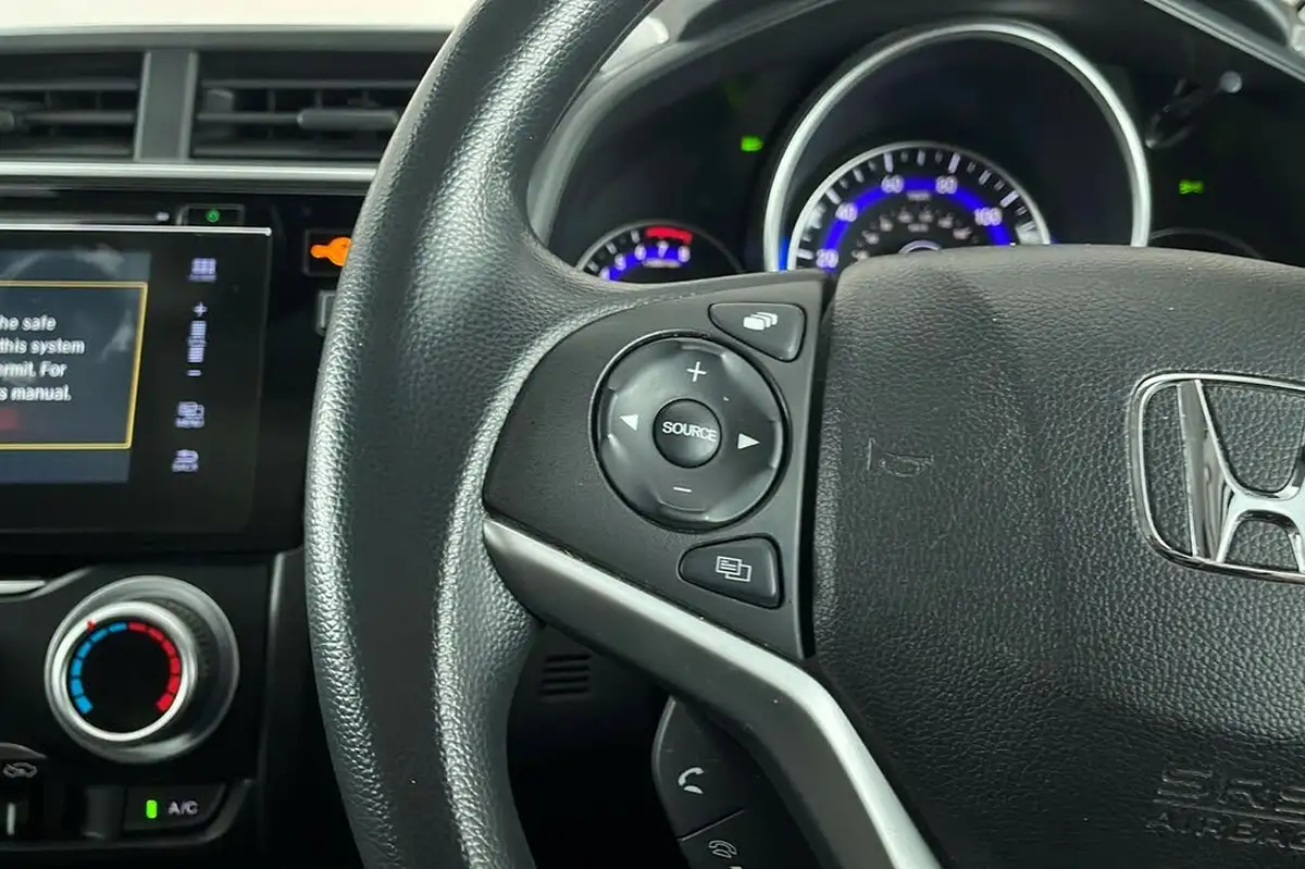 2018-honda-jazz-13-i-vtec-se-navi-big-14