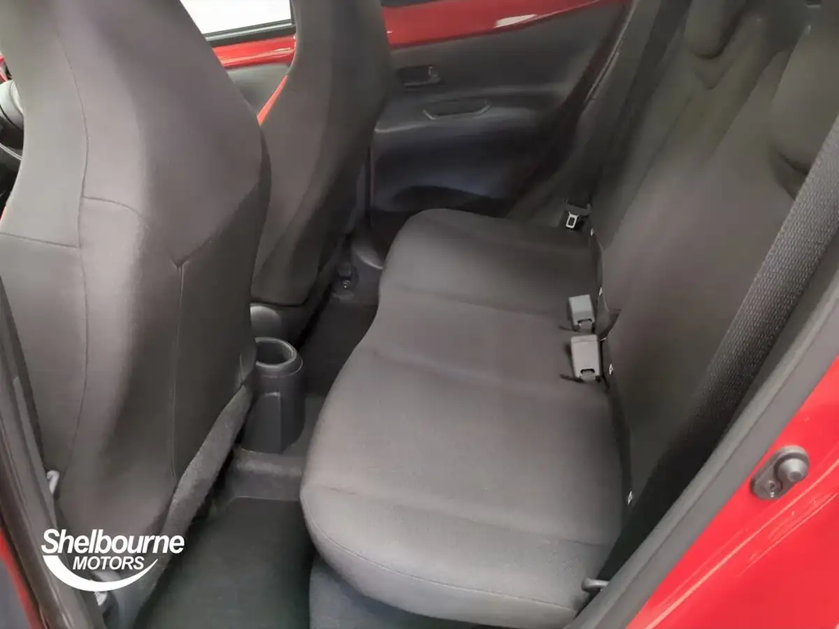 2024-toyota-aygo-x-10-vvt-i-edge-big-7