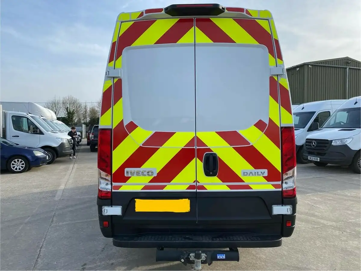2023-iveco-daily-s-class-23td-35s14v-business-3520mm-h2-136pseu6dt-big-5