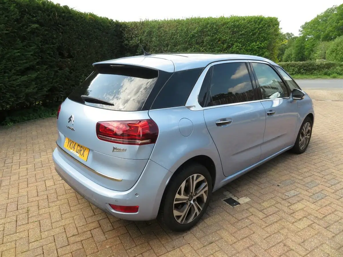 2014-citroen-c4-picasso-16e-hdi-exclusive-big-4