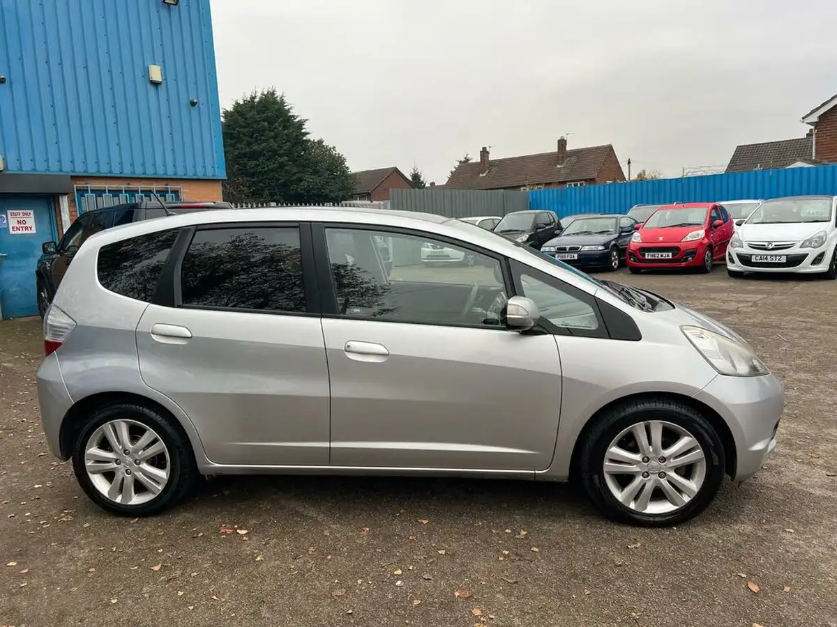 2011-honda-jazz-14-ex-big-1