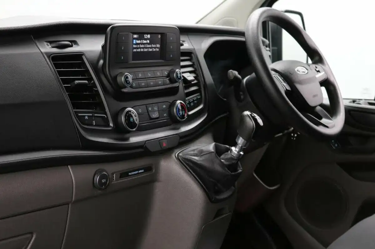 2020-ford-transit-custom-20tdci-280-l1h1-leader-105pseu6dt-panel-van-big-1