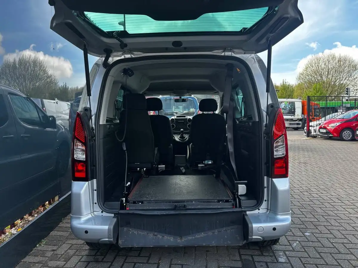 2019-peugeot-partner-big-9