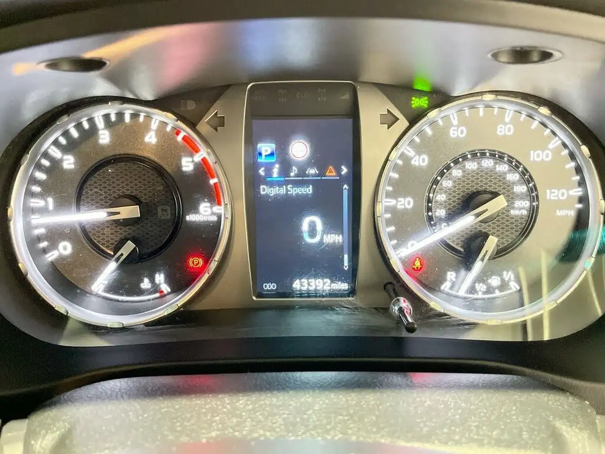 2021-toyota-hi-lux-24d-4d-icon-150hpeu6d-auto-big-1