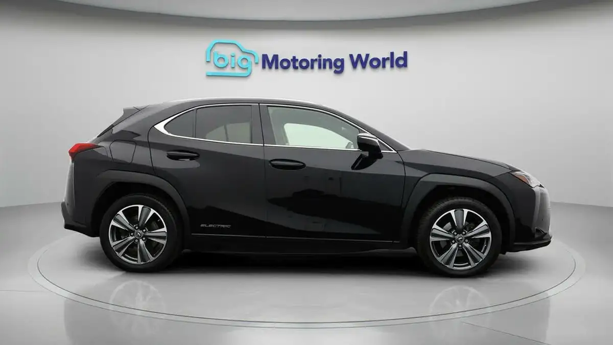 2021-lexus-ux-300e-e-ux-big-7