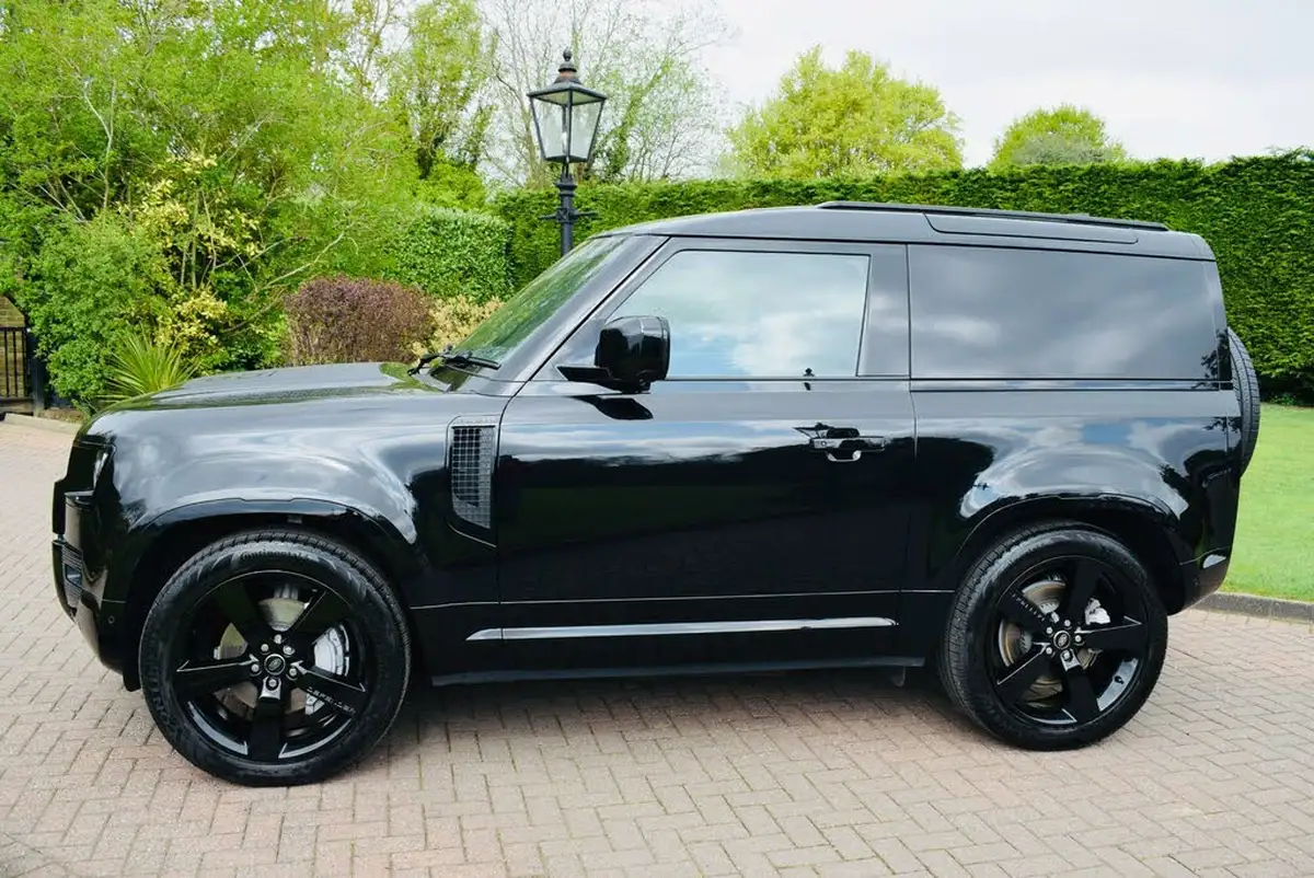 2024-land-rover-90-defender-30-d350-hard-top-x-dynamic-hse-90-big-1