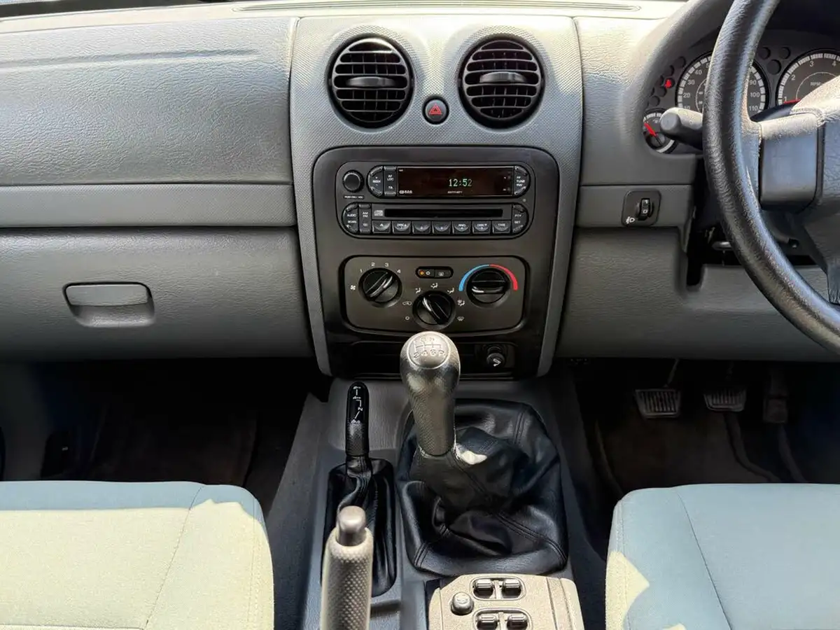 2005-jeep-cherokee-24-sport-big-42