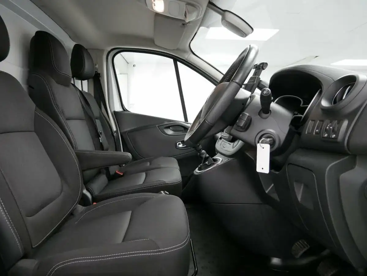 2021-renault-trafic-20dci-sl28-energy-145-black-edition-non-nav-big-24