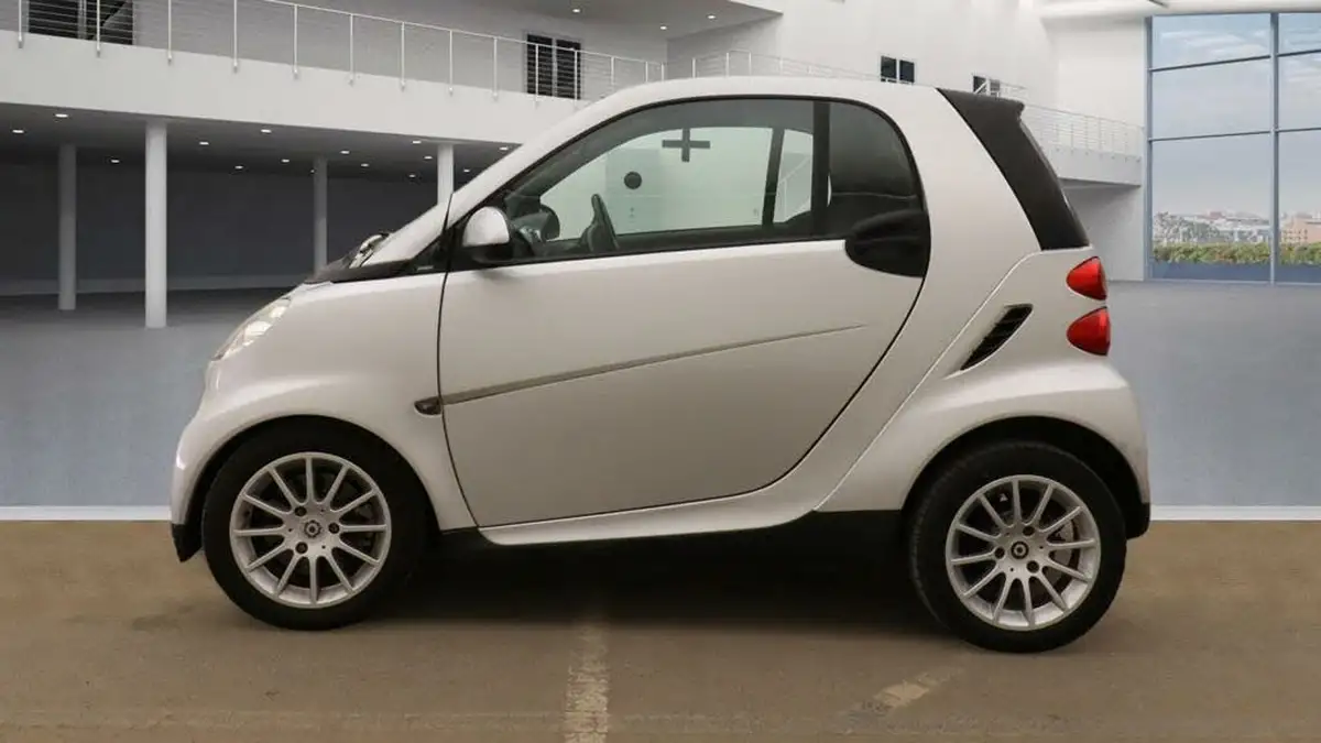 2009-smart-fortwo-10-passion-71bhp-coupe-big-11