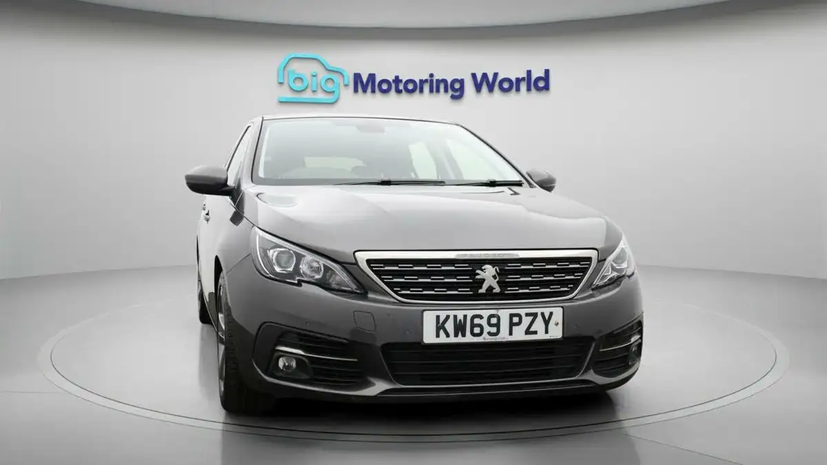 2019-peugeot-308-12-puretech-allure-130bhp-big-0