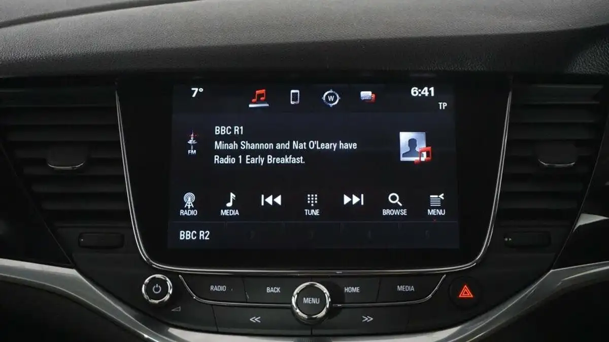 2016-vauxhall-astra-16cdti-elite-nav-136ps-ss-hatchback-big-13