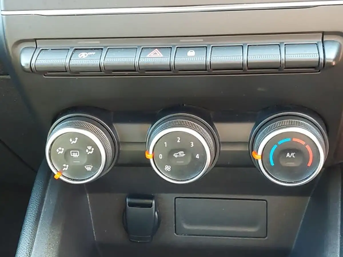 2021-renault-clio-10-sce-play-75bhp-big-15