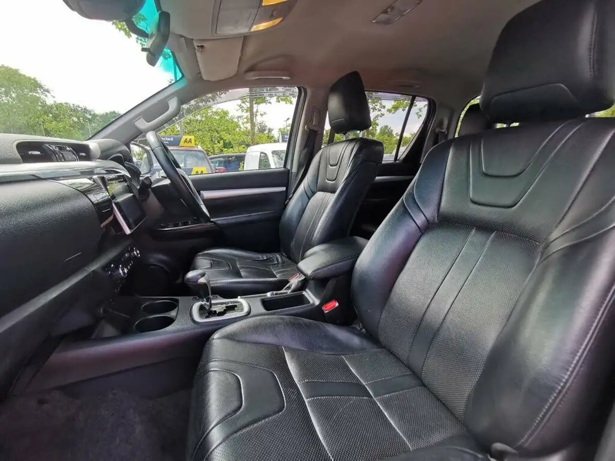 2017-toyota-hi-lux-24d-invincible-x-auto-big-7