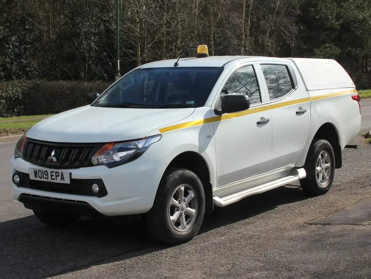 2019-mitsubishi-l200-24di-d-4life-eu6b-double-pickup-big-0