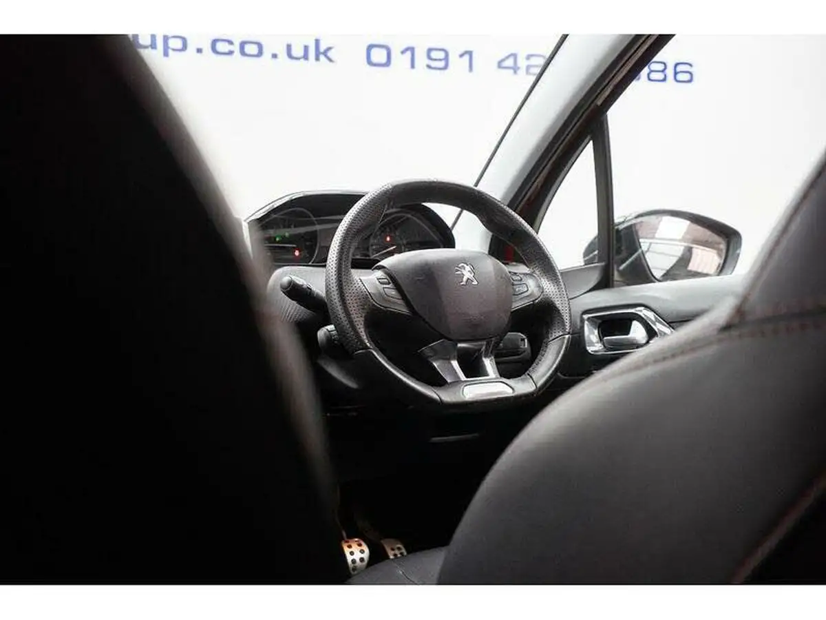 2016-peugeot-208-12-puretech-gt-line-5d-big-37