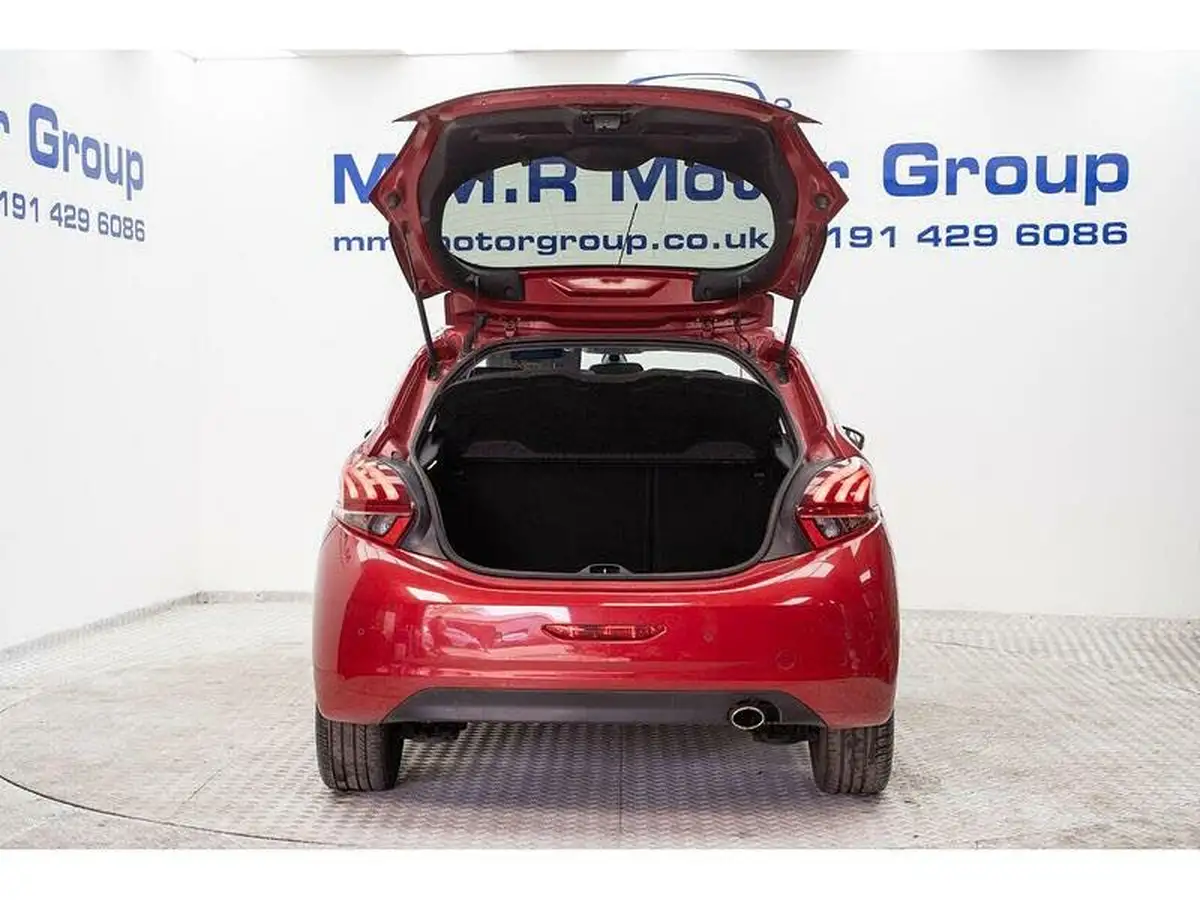 2016-peugeot-208-12-puretech-gt-line-5d-big-13