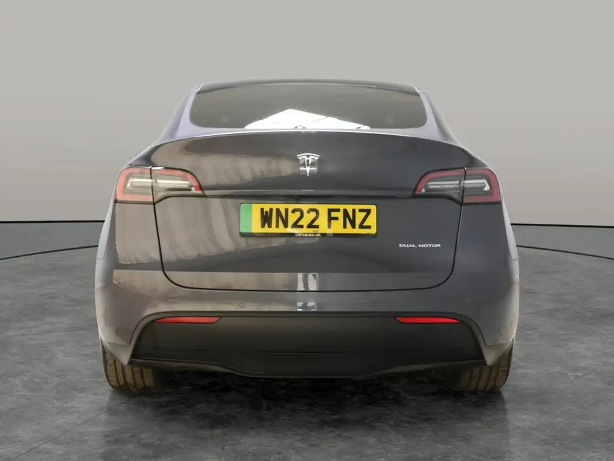 2022-tesla-model-y-e-long-range-big-15