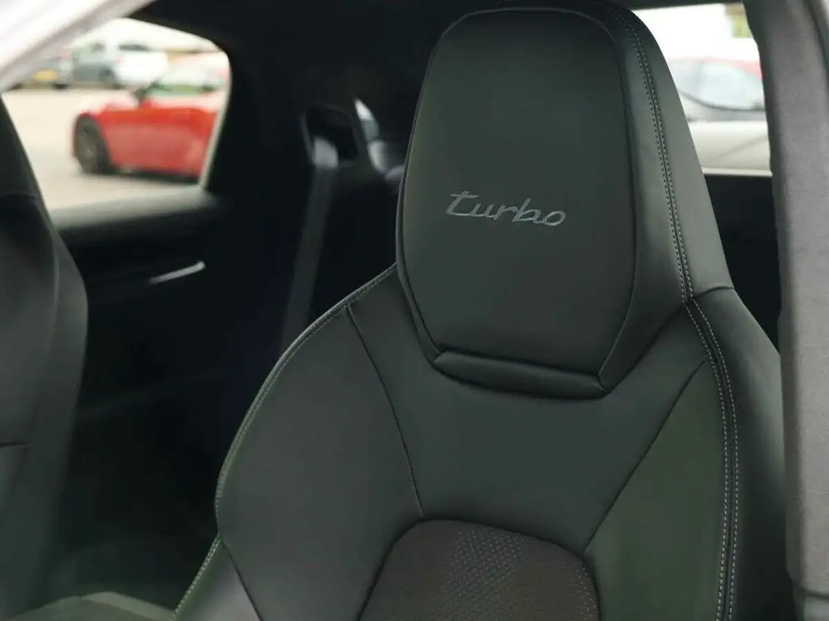 2024-porsche-cayenne-40-v8-turbo-e-hybrid-gt-package-coupe-big-23