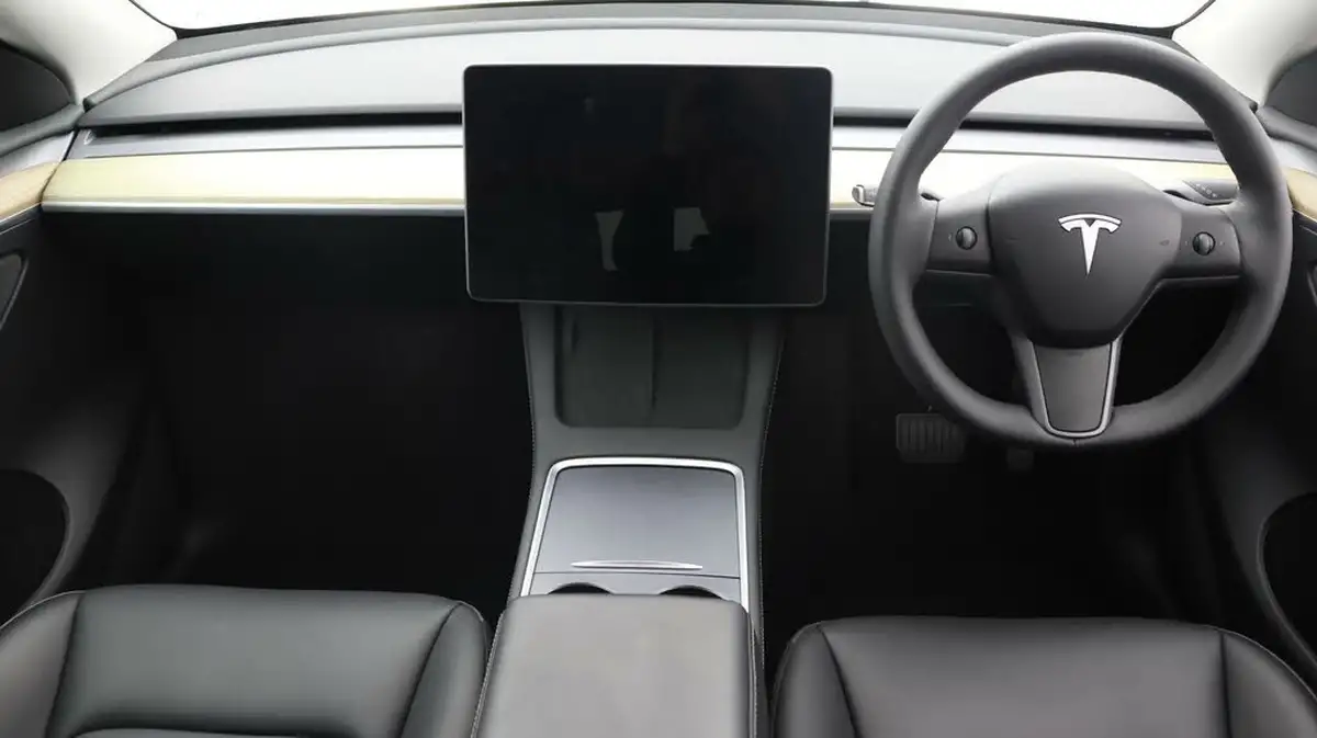 2023-tesla-model-y-e-rwd-big-12