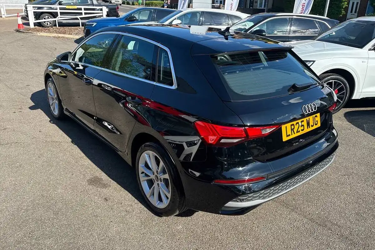 2025-audi-a3-15-40-tfsi-e-sport-big-35