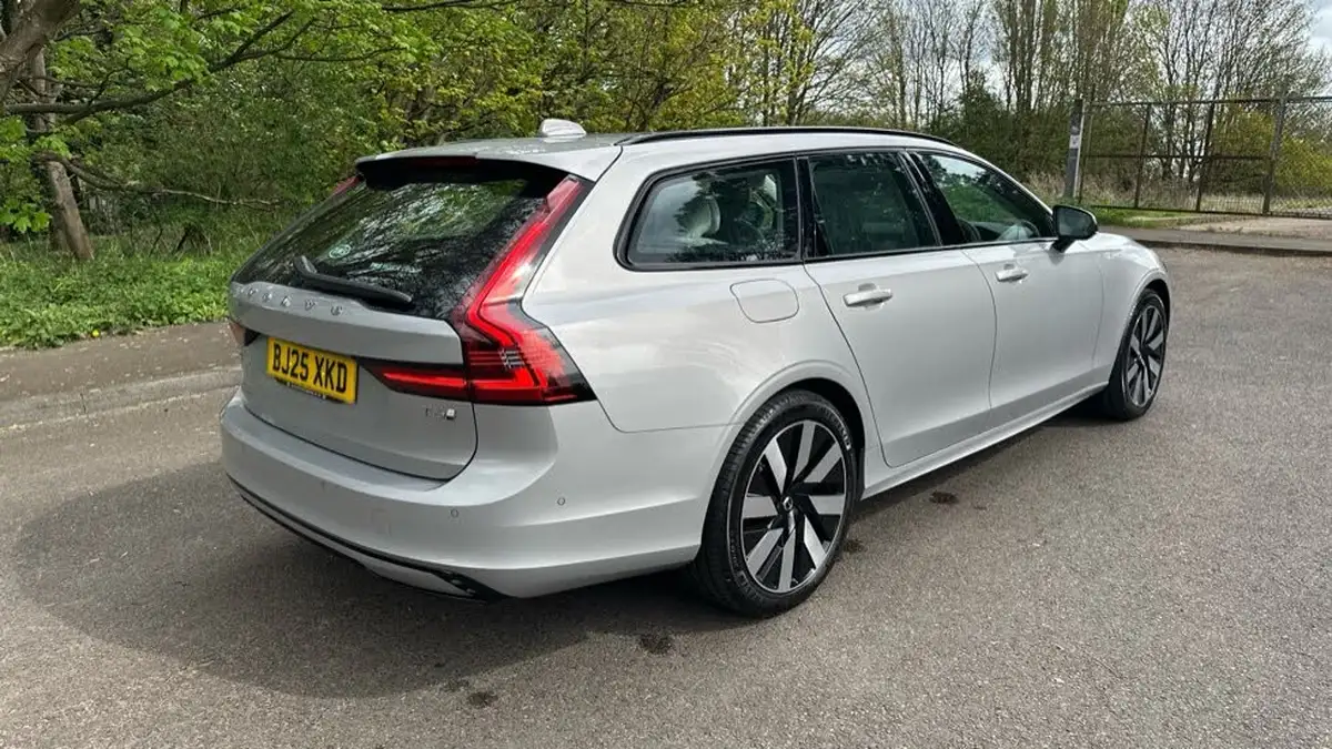 2025-volvo-v90-20-t6-plus-345bhp-dark-big-27
