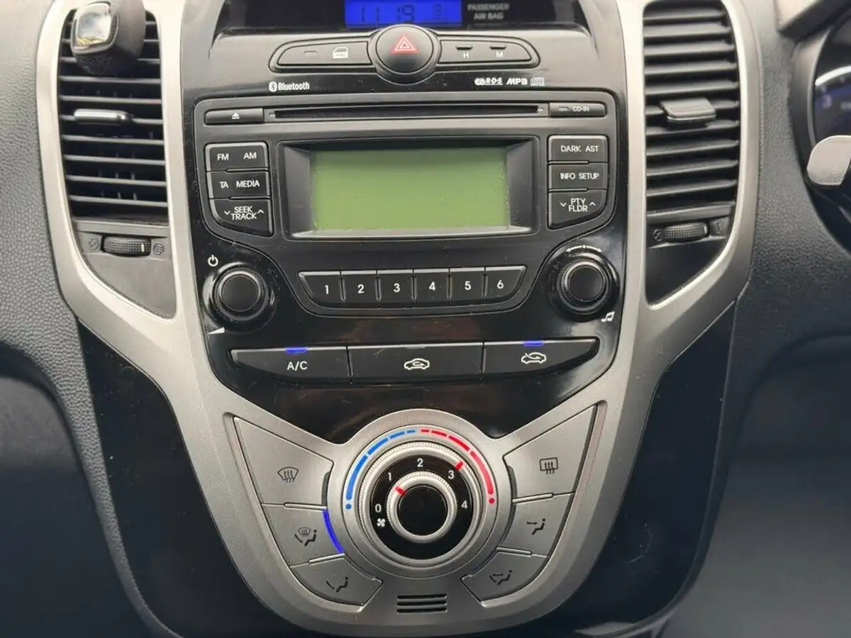 2013-hyundai-ix20-16-active-123bhp-big-15