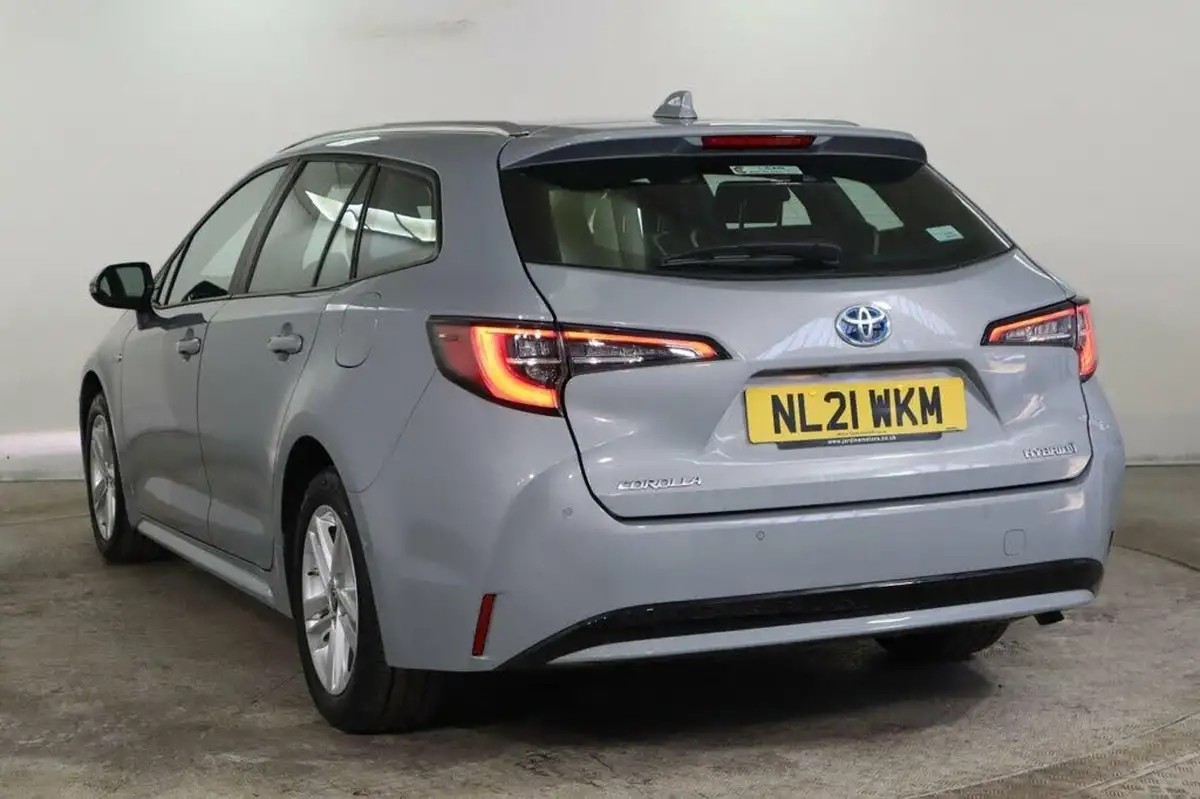 2021-toyota-corolla-18-vvt-i-icon-tech-spare-wheel-touring-sports-5d-big-3