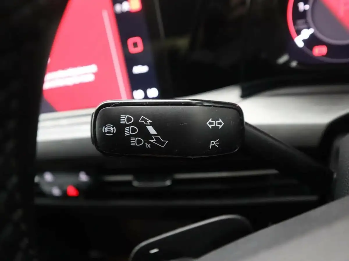 2020-volkswagen-golf-20tdi-style-150ps-hatchback-dsg-big-32