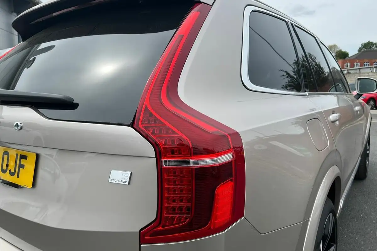 2024-volvo-xc90-20-t8-ultimate-dark-big-19