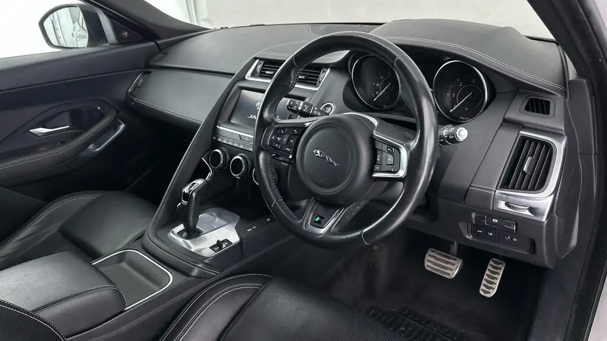 2019-jaguar-e-pace-20-i4d-r-dynamic-s-180ps-awd-auto-big-8